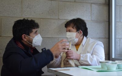 L’ARTESÀ XOCOLATER  MARIO PADIAL VISITA EL CENTRE OCUPACIONAL PER ENDOLÇAR ELS NADALS.