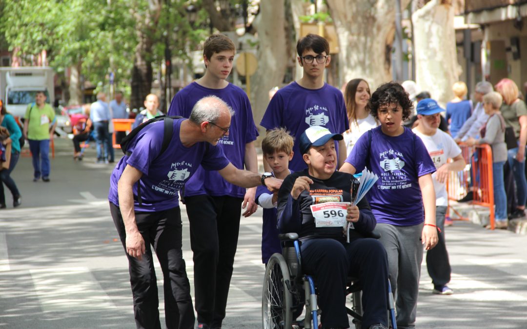 LA CARRERA D’ASPROMIVISE MOSTRA EL MISSATGE DE SOM DIVERSITAT.
